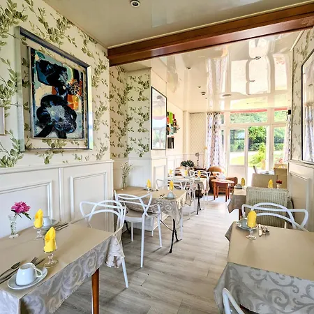 Chateau Corneille Hotel 3*