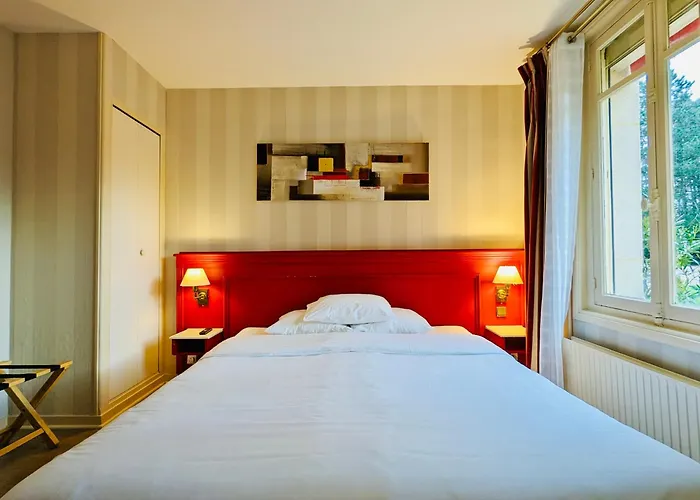 Hotel Chateau Corneille 3*